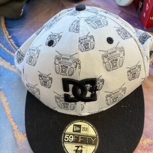 DC Shoes Travis Barker Remix Series New Era 59FIFTY Fitted Hat Boombox 7 1/2